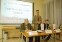 Der Obmann des AWVS, Stadtrat Franz Semtner (Mitte), Vorstandsassistent Ing. Hermann Terscinar (li.) und der neue Betriebsleiter DI (FH) Dieter Schmidt (re.) informierten über die Leistungen des AWVS.